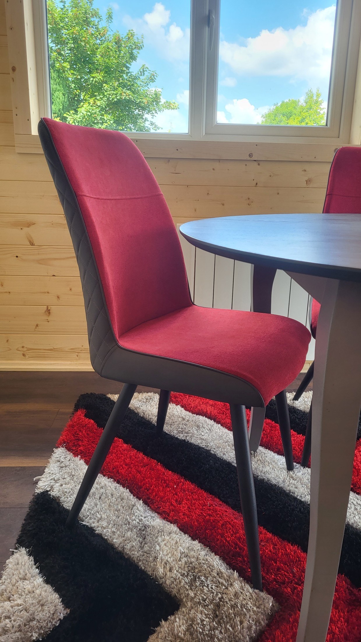Round Warrington Dining Set with 4 Red Chairs